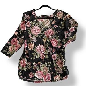 🫦 Blouse with Necklace Roses Floral